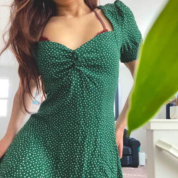 (Flowy) Garden-green dress - Picture 1 of 5